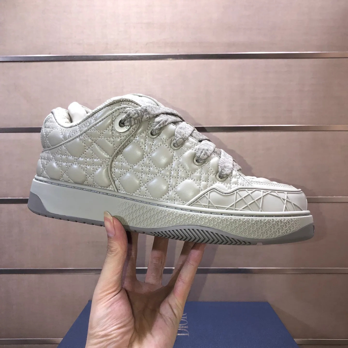 Ex-factory price: 800💶 (top original order) Brand: Dior (Dior) Standard code: Men's size 39-44 (45 customized) Grade: Same as the official website Material: Top original cowhide stitched together Original wear-resistant and lightweight outsole Style category: Fashionable casual shoes Distinguished luxury brand elements top luxury Color: Color of the actual picture